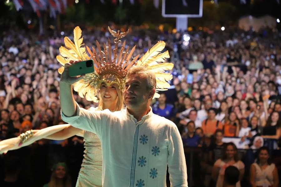 Şile Belediyesi ‘Yaz Boyu Festival Etkinlikleri’nde Ağva’da Sahne Hande Yener’in Oldu!