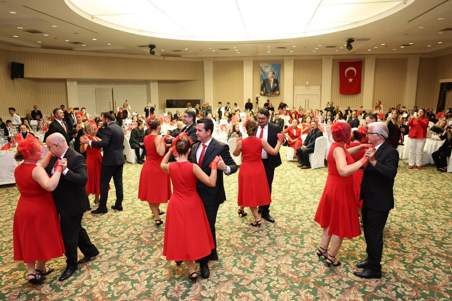 Şile ÇYDD’nin 29 Ekim Cumhuriyet Balosu’nda Cumhuriyetin 101. Yılı Coşkuyla Kutlandı