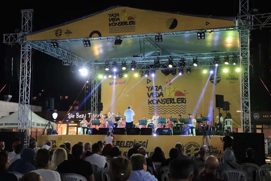 Yaza Veda Konserlerinin İlk Gecesinde Şile Belediyesi Müzik Okulu Gençlik Orkestrası Sahne Aldı