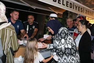 Şile Belediyesi Vatandaşlara Kandil Simidi Dağıttı