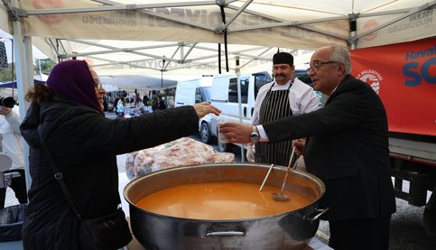 Şile Semt Pazarı’nda Kalpleri Isıtan İkram: Çorbalar Şile Belediyesi'nden
